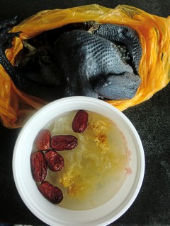 紅棗銀耳烏雞湯