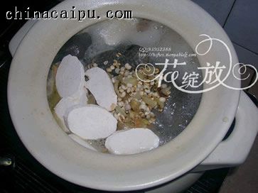 藥膳烏雞煲的做法