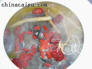 藥膳烏雞煲的做法