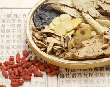 夏季吃中藥需注意事項 忌辛辣生冷