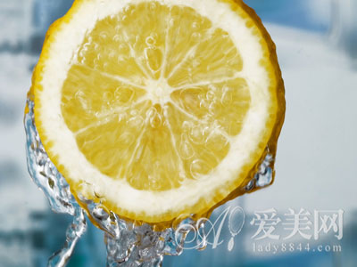  生津解暑又開胃 一杯檸檬水 8大<a href=http://www.daocaipu.com/yangsheng/ target=_blank class=infotextkey>養生</a>功效   