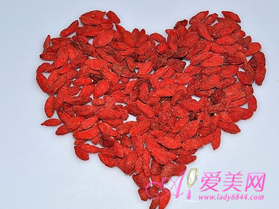  枸杞泡水喝 季節不同<a href=http://www.daocaipu.com/yangsheng/ target=_blank class=infotextkey>養生</a>功效不同 