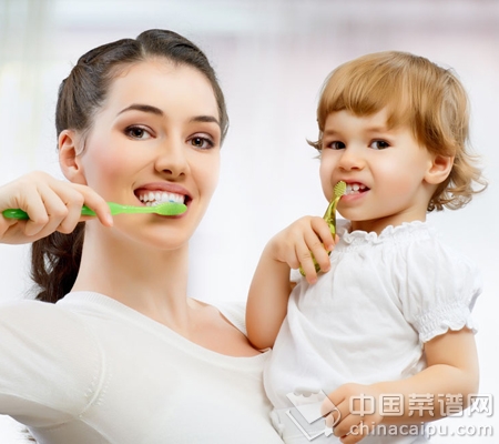 冬天刷牙宜用冷水還是熱水？