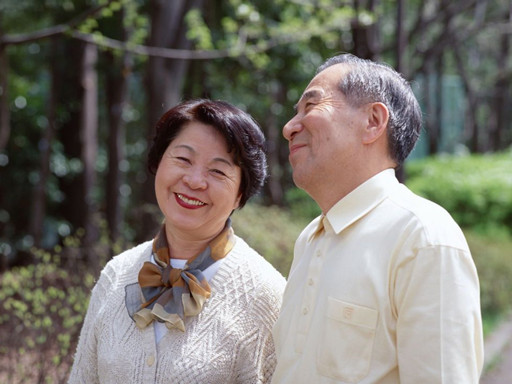 夏季老年人<a href=http://www.daocaipu.com/yangsheng/ target=_blank class=infotextkey>養生</a>保健宜動手搖扇