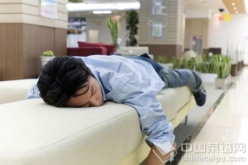 男人4種錯誤睡姿毀了下一代