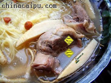 藥香酒味鴨湯麵線