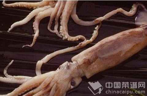 清洗魷魚小竅門