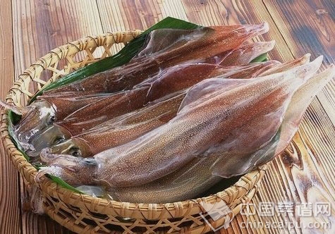 清洗魷魚小竅門
