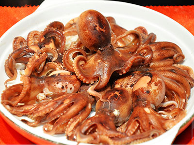蒸八帶蘸蒜泥