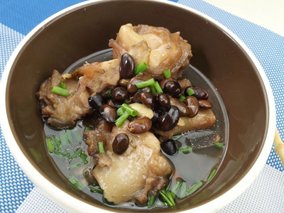 黑豆筒骨湯
