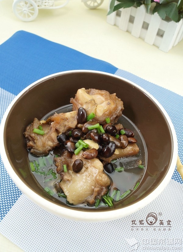 黑豆筒骨湯
