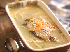 蔬果鯽魚湯