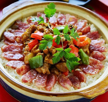麻辣雞臘味煲仔飯